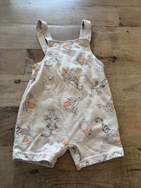 Disney Winnie the Pooh Cream Short Overalls size 18-24 months